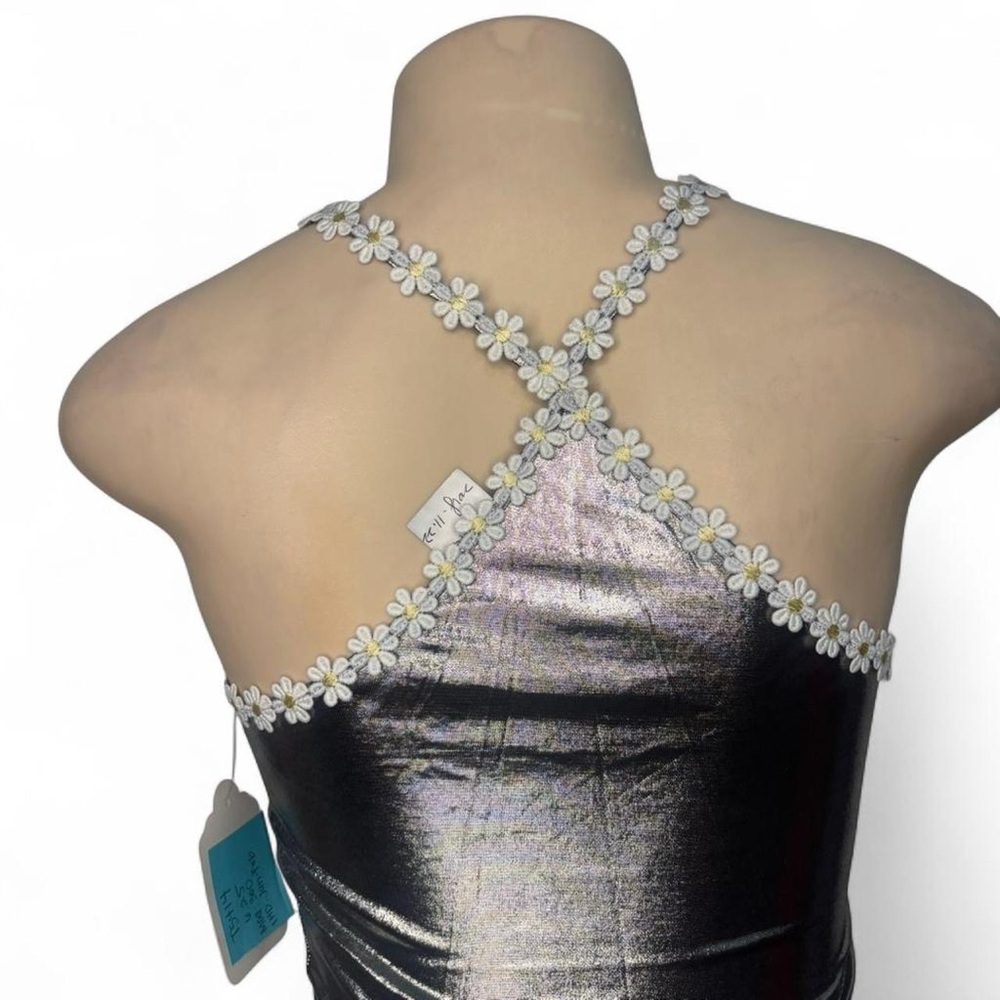 Silver metallic two piece set with daisy floral details - Picture 3 of 7